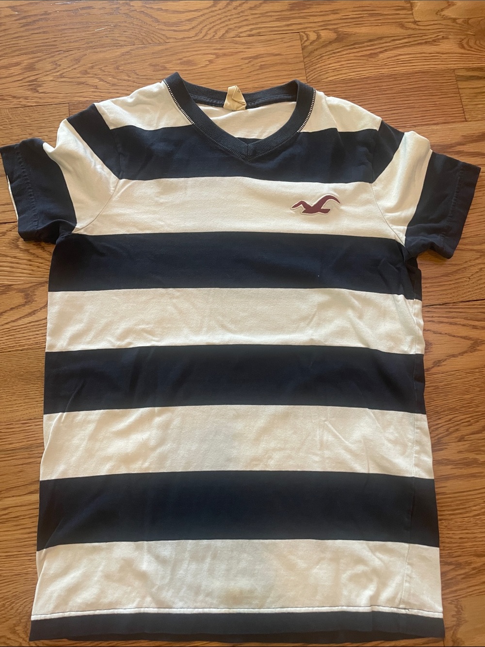 Hollister Blue & White Horizontal Stripe V‑Neck Tee